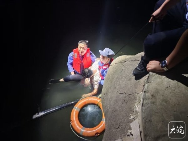股票配资专业平台 打赏主播要求退还遭拒 芜湖一青年跳江被救起_大皖新闻 | 安徽网